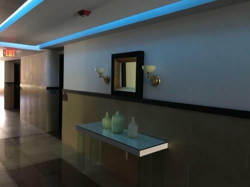 Beverly Hills: Hotel And Business