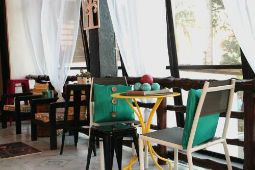 Mountain Breeze Hostel - Tagaytay Center