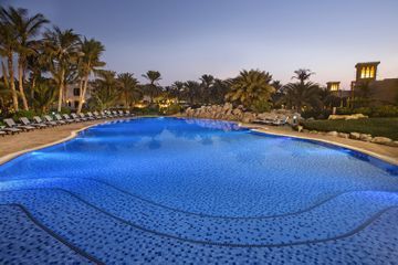 *al Hamra Fort Hotel And Beach Resort*
