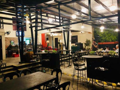 Posada Hometown Hotel - Lacson Bacolod
