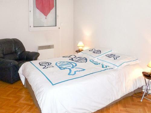 Sunny 1-bedroom Apartment With Pool