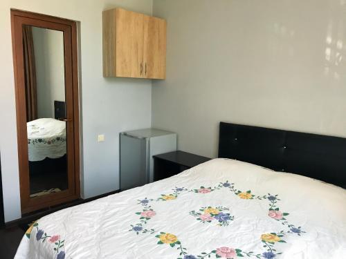 Hostal Guesthouse Abashidze 4