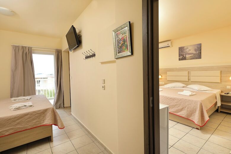 Hotel Eri Beach & Village