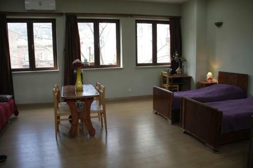 Hostal Sololaki 7 Guest House