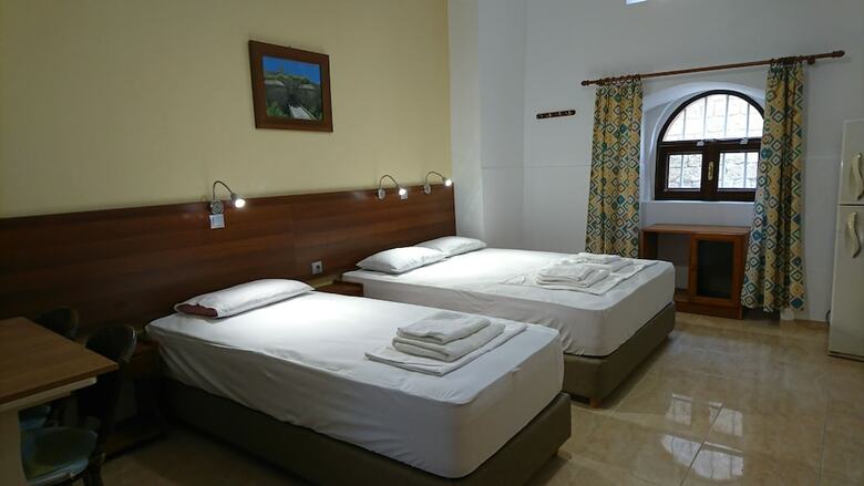 Hostal Eleni Rooms
