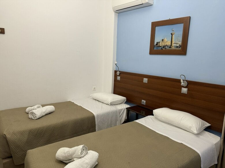 Hostal Eleni Rooms