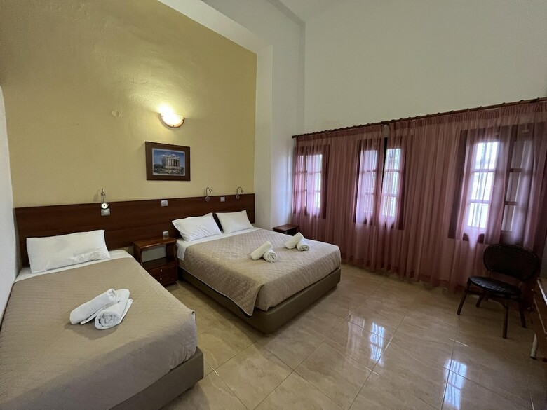 Hostal Eleni Rooms