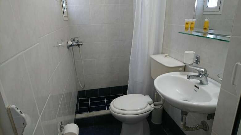 Hostal Eleni Rooms