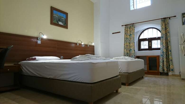 Hostal Eleni Rooms