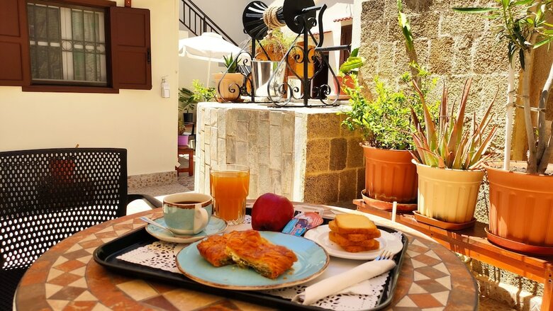 Hostal Eleni Rooms