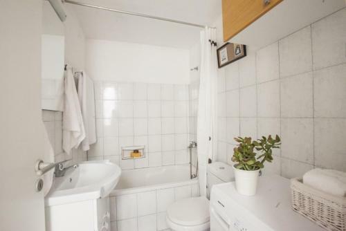 Chic And Cheap City Apartment