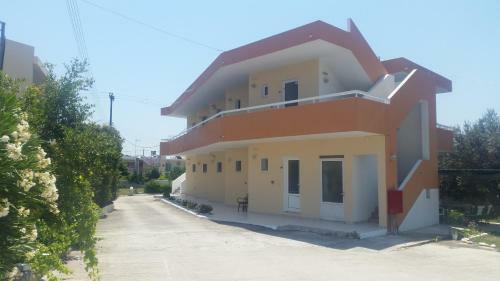 Yannis Apartments