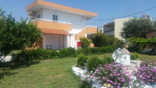 Yannis Apartments
