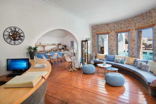 Aparthotel Meltemi Suites