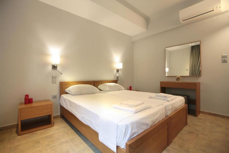 Meni Apartments