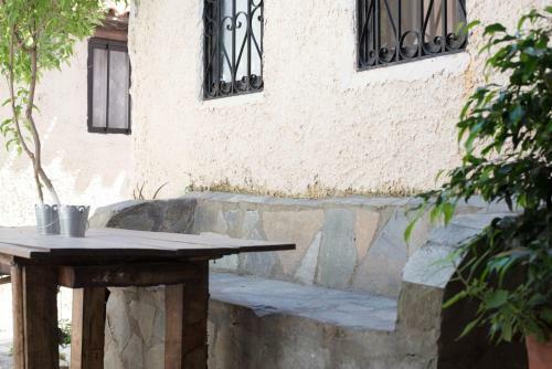 Hostal Antisthenes Guesthouse