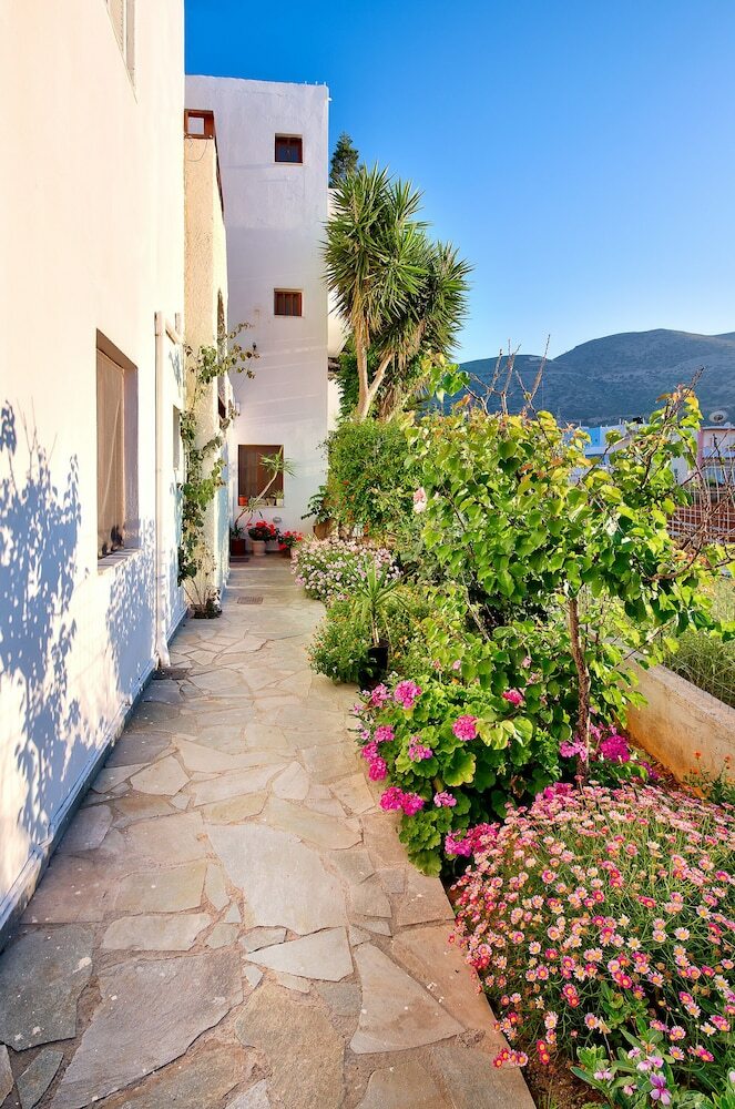 Kostas Apartments