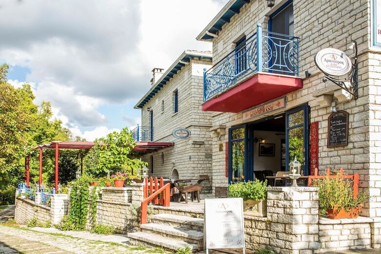 Arktouros Hotel