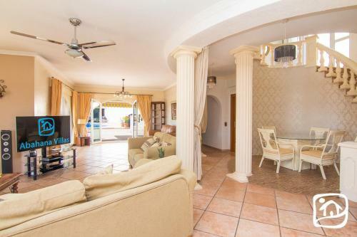 Abahana Villas Chaplin