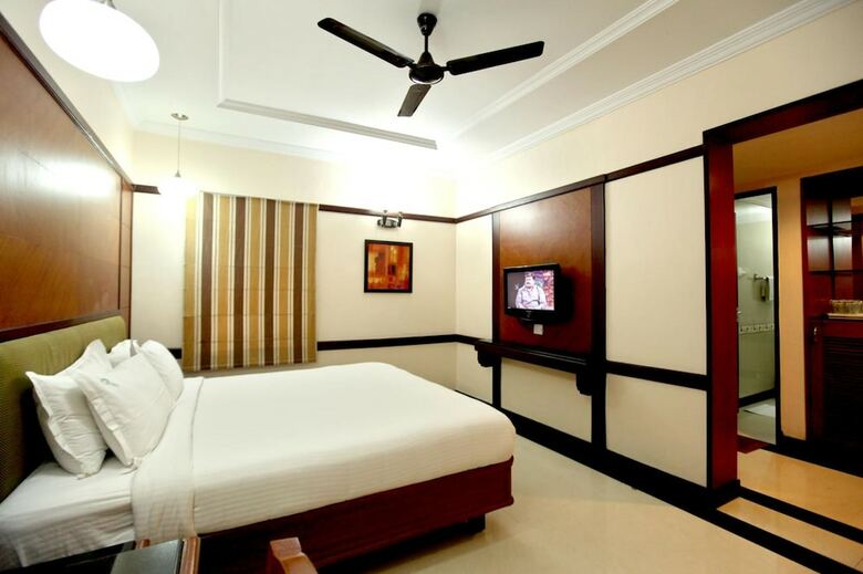 New Woodlands Hotel