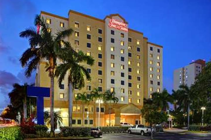Hotel Hampton Inn & Suites Miami Airport South Blue