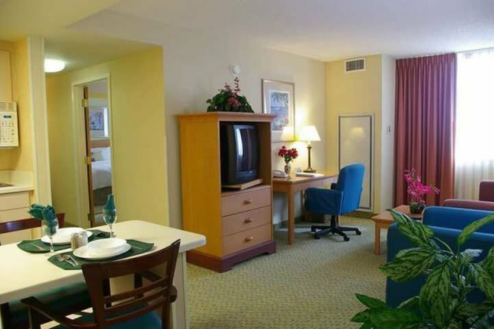 Hotel Hampton Inn & Suites Miami Airport South Blue