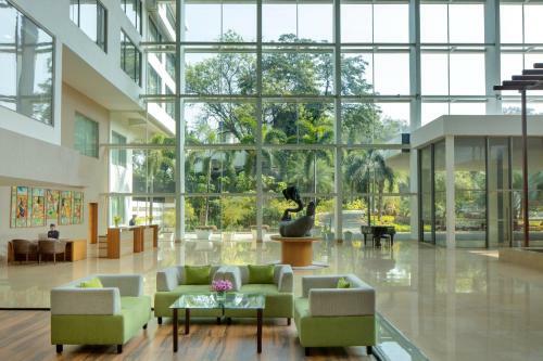 Radisson Blu Plaza Hotel Hyderabad Banjara Hills