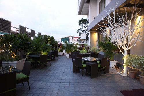 Radisson Blu Plaza Hotel Hyderabad Banjara Hills
