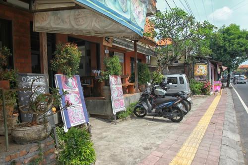 Halaman Depan Hostel