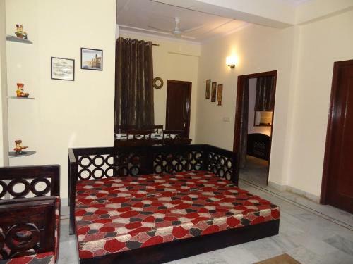 Tulsian Guest House & Apartments