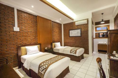 Paku Mas Hotel