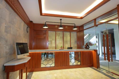 Paku Mas Hotel