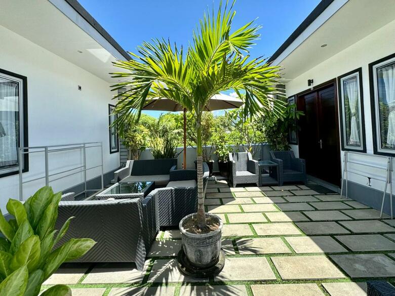 Bed & Breakfast Villa Rumah Putih Abu Abu