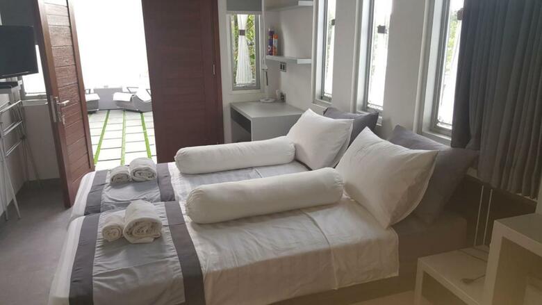 Bed & Breakfast Villa Rumah Putih Abu Abu