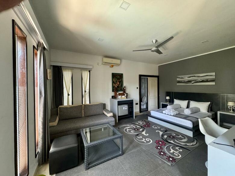 Bed & Breakfast Villa Rumah Putih Abu Abu