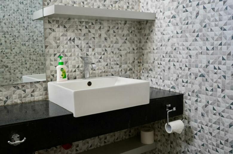 Bed & Breakfast Villa Rumah Putih Abu Abu