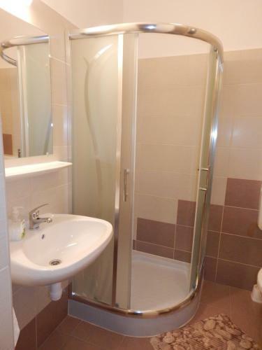 Gr�nay Apartmenthouse