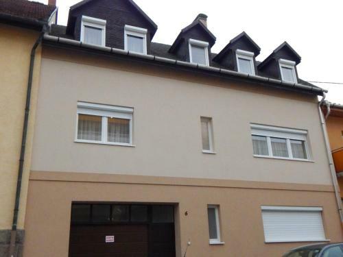 Gr�nay Apartmenthouse