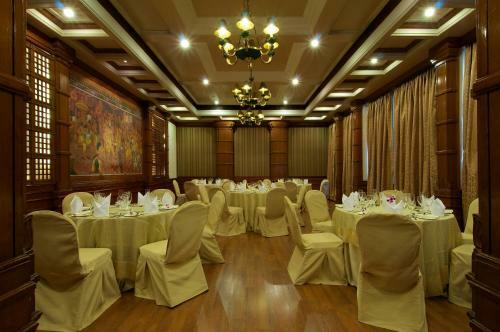 The Gateway Hotel Marine Drive