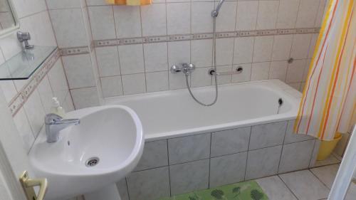 Hostal Vir�gos Vend�gh�z