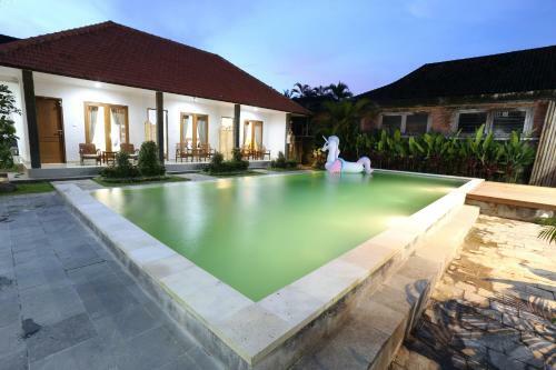 Green Papaya House