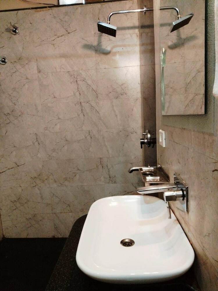 Hotel Ozas Grand