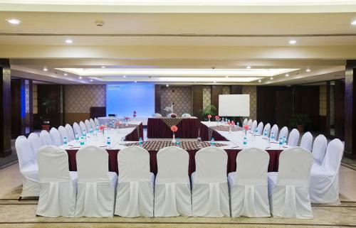 Hotel The Manor Bareilly