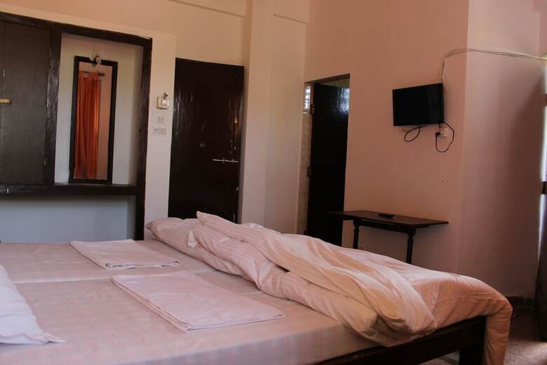 Hotel Poonam Village Resort