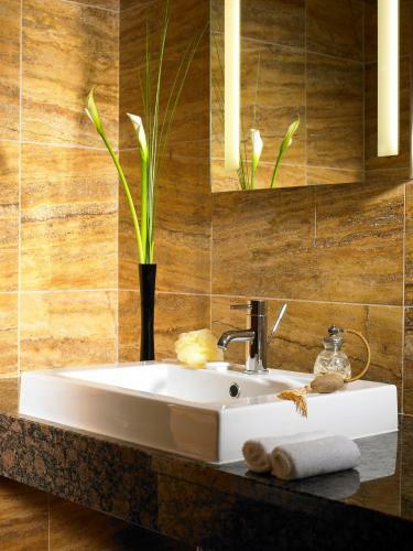 Westport Plaza Hotel, Spa & Leisure