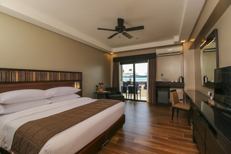 Two Seasons Coron Bayside Hotel