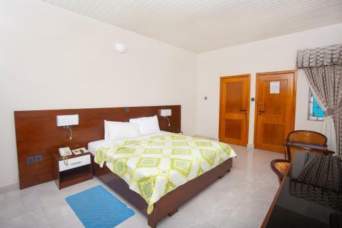 Monarch Hotel