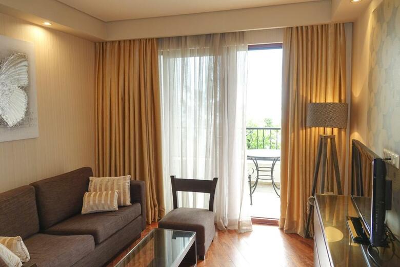 Luxury Dreamland Oasis Apartments
