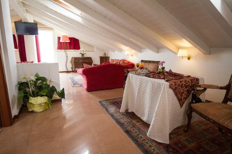 Hotel Lady Mary