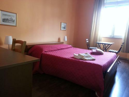 Hostal A Due Passi Dal Treno Affittacamere